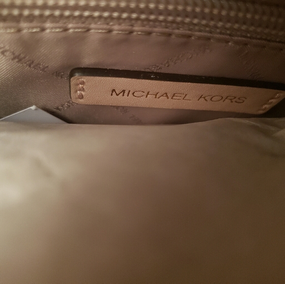 AUTHENTIC NWT MICHAEL KORS Leather Satchel - Picture 3 of 5